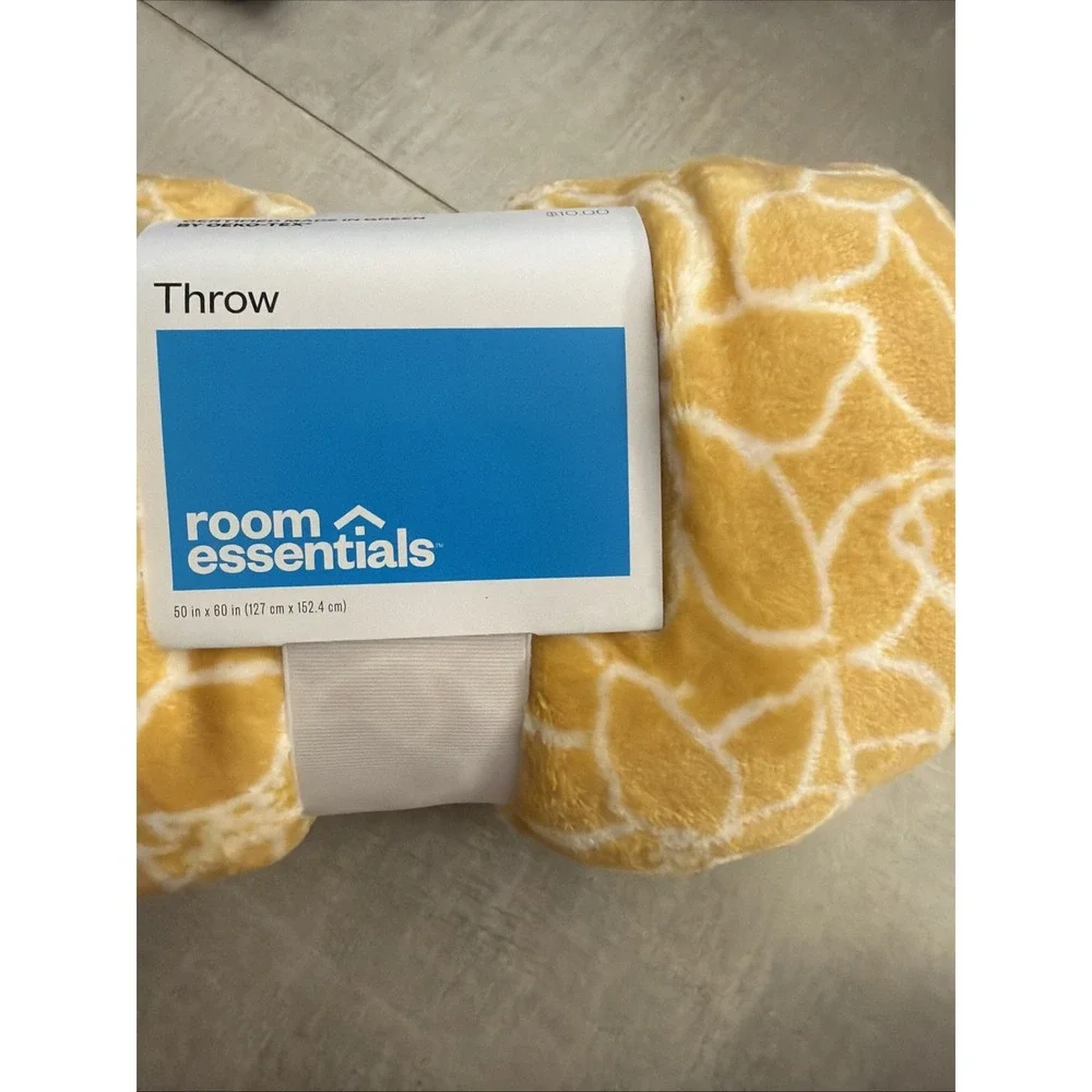 Room Essentials Plush Throw Blanket 50